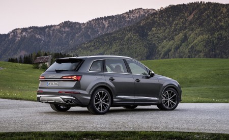 2021 Audi SQ7 TFSI (Color: Daytona Grey) Rear Three-Quarter Wallpapers  450x275 (24)