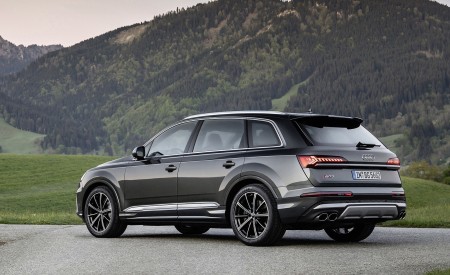 2021 Audi SQ7 TFSI (Color: Daytona Grey) Rear Three-Quarter Wallpapers 450x275 (25)