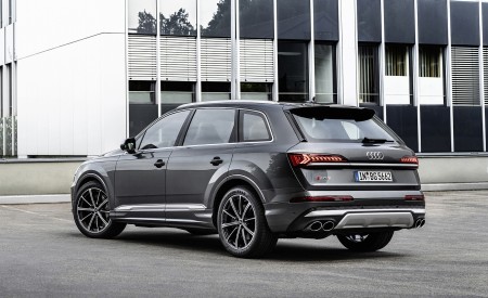 2021 Audi SQ7 TFSI (Color: Daytona Grey) Rear Three-Quarter Wallpapers 450x275 (19)