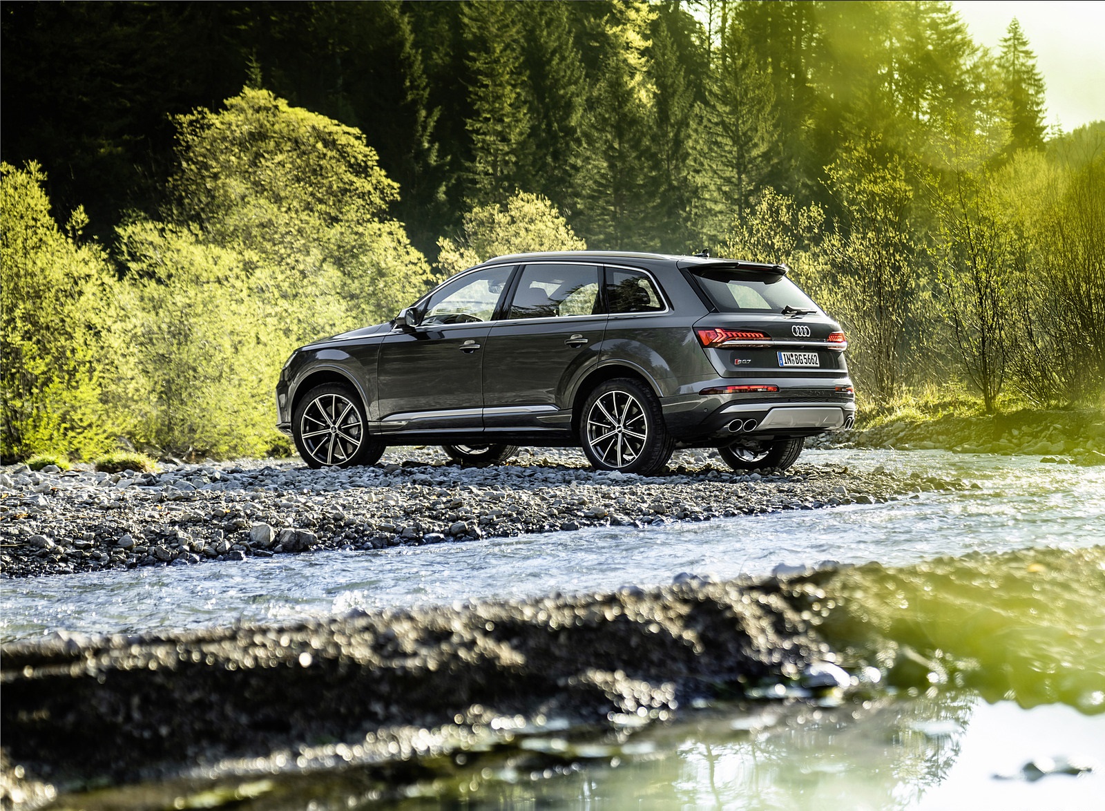 2021 Audi SQ7 TFSI (Color: Daytona Grey) Rear Three-Quarter Wallpapers (15)