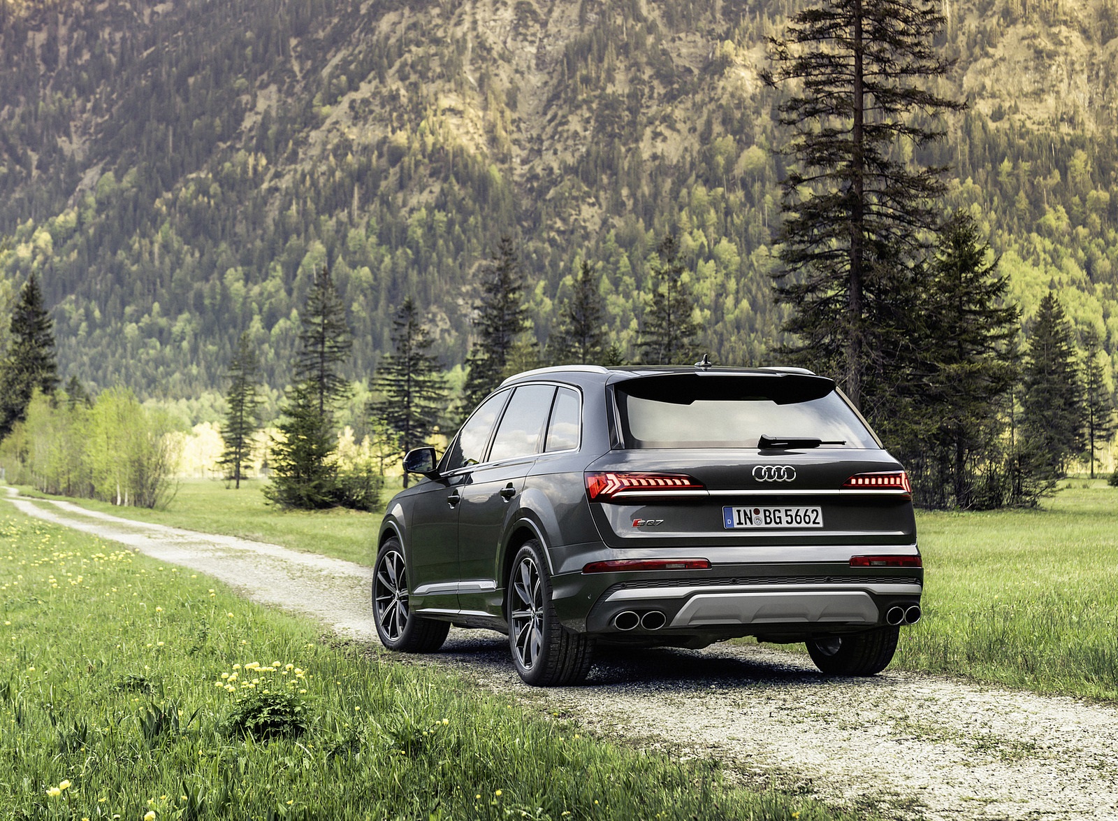 2021 Audi SQ7 TFSI (Color: Daytona Grey) Rear Three-Quarter Wallpapers (10)