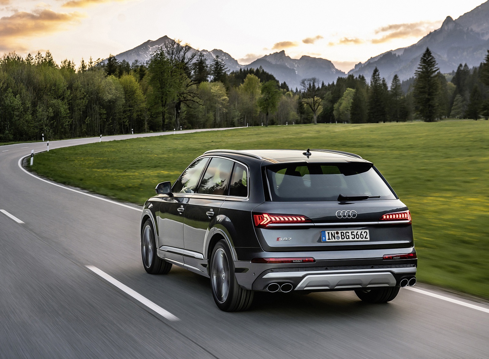 2021 Audi SQ7 TFSI (Color: Daytona Grey) Rear Three-Quarter Wallpapers (6)