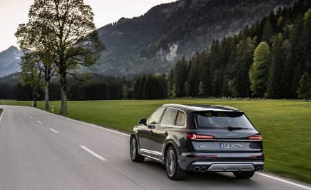 2021 Audi SQ7 TFSI (Color: Daytona Grey) Rear Wallpapers 450x275 (7)