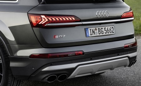 2021 Audi SQ7 TFSI (Color: Daytona Grey) Tail Light Wallpapers 450x275 (32)