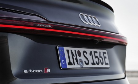 2021 Audi e-tron S Sportback (Color: Daytona Gray) Detail Wallpapers 450x275 (30)