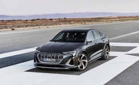 2021 Audi e-tron S Sportback (Color: Daytona Gray) Front Three-Quarter Wallpapers 450x275 (69)