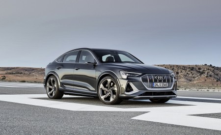 2021 Audi e-tron S Sportback (Color: Daytona Gray) Front Three-Quarter Wallpapers  450x275 (22)