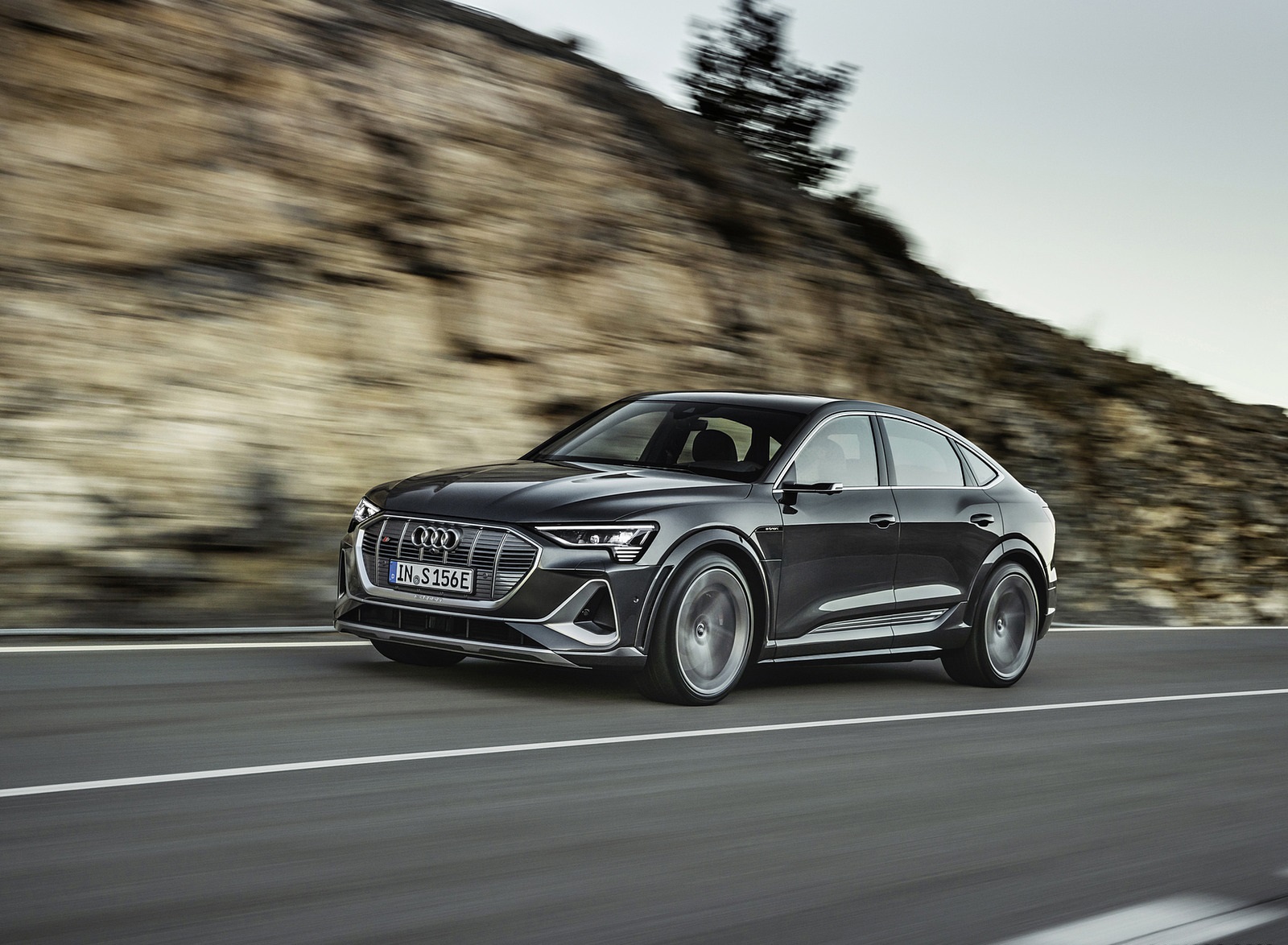 2021 Audi e-tron S Sportback (Color: Daytona Gray) Front Three-Quarter Wallpapers  (3)