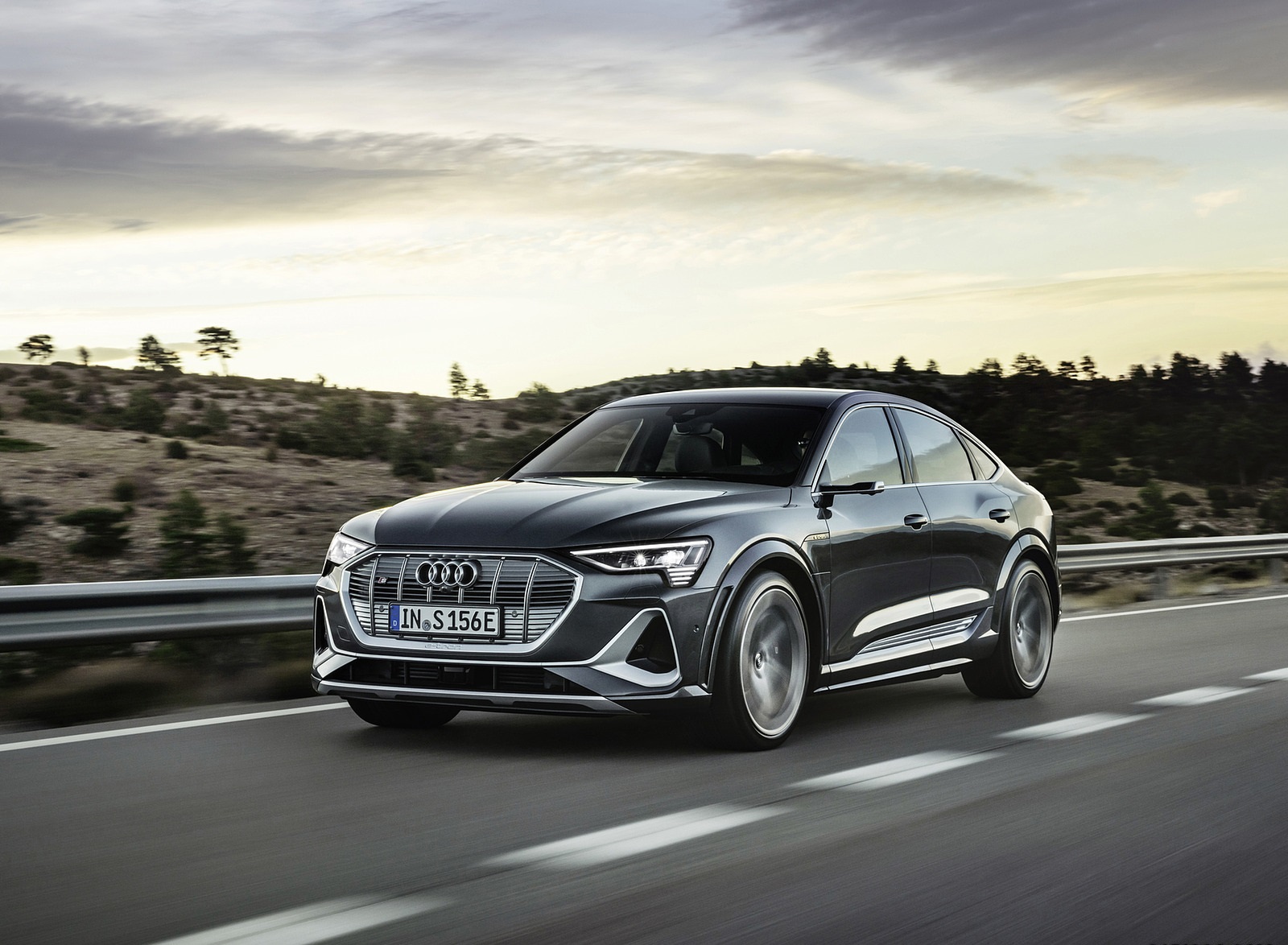 2021 Audi e-tron S Sportback (Color: Daytona Gray) Front Three-Quarter Wallpapers  (4)