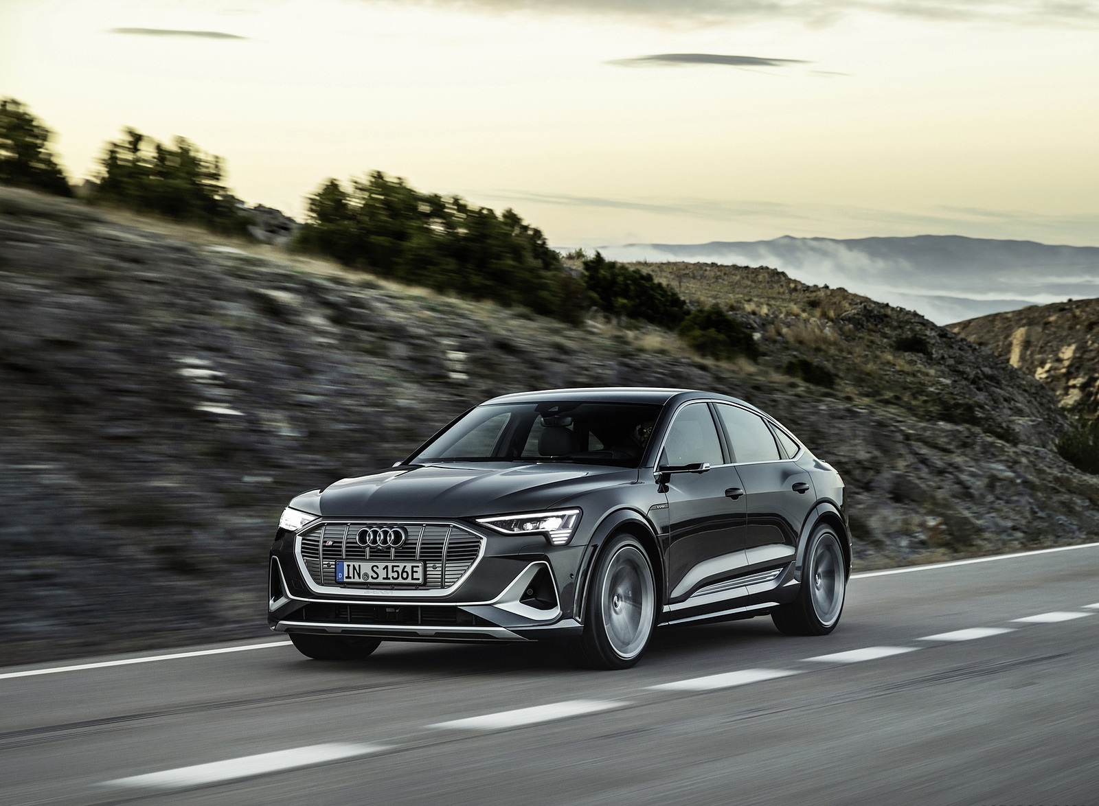 2021 Audi e-tron S Sportback (Color: Daytona Gray) Front Three-Quarter Wallpapers  (5)