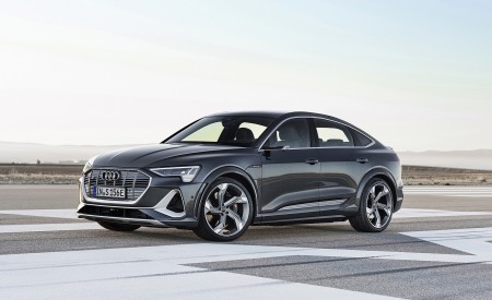 2021 Audi e-tron S Sportback (Color: Daytona Gray) Front Three-Quarter Wallpapers 450x275 (24)