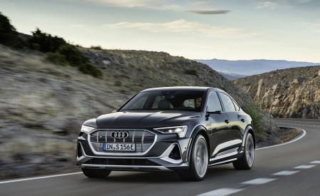 2021 Audi e-tron S Sportback (Color: Daytona Gray) Front Three-Quarter Wallpapers 450x275 (12)