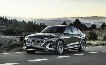 2021 Audi e-tron S Sportback (Color: Daytona Gray) Front Three-Quarter Wallpapers 450x275 (7)