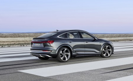 2021 Audi e-tron S Sportback (Color: Daytona Gray) Rear Three-Quarter Wallpapers  450x275 (25)