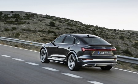2021 Audi e-tron S Sportback (Color: Daytona Gray) Rear Three-Quarter Wallpapers  450x275 (19)