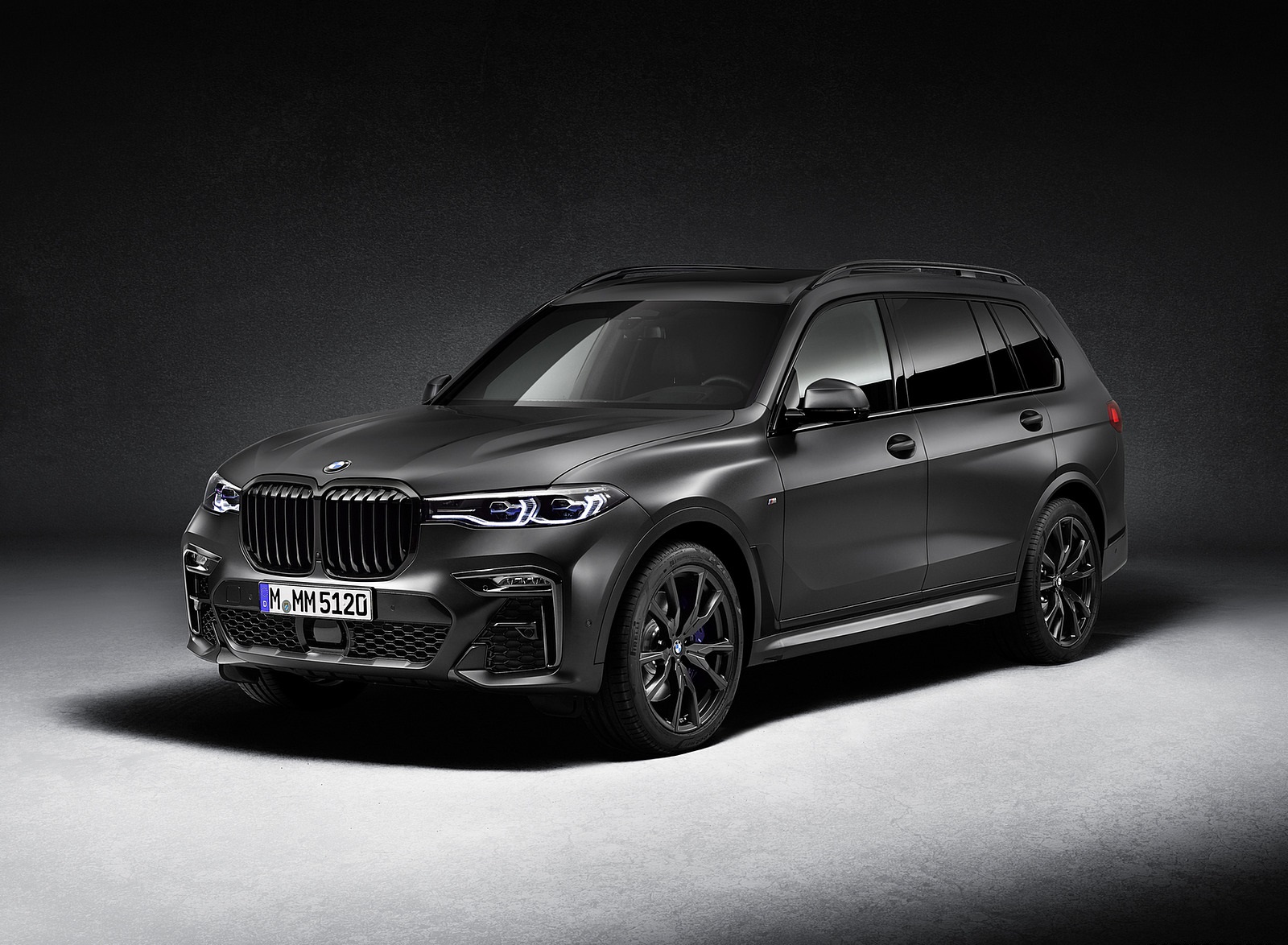 2021 BMW X7 Dark Shadow Edition Front Three-Quarter Wallpapers (1)