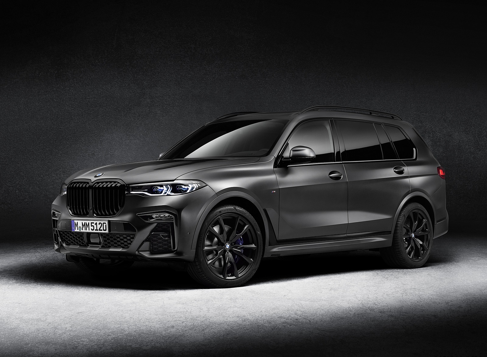 2021 BMW X7 Dark Shadow Edition Front Three-Quarter Wallpapers (2)