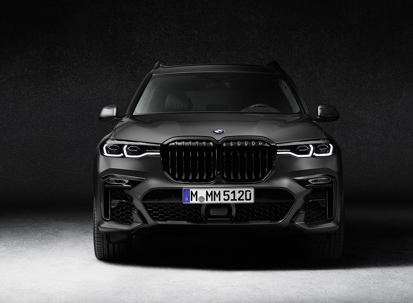 2021 BMW X7 Dark Shadow Edition Front Wallpapers (3)