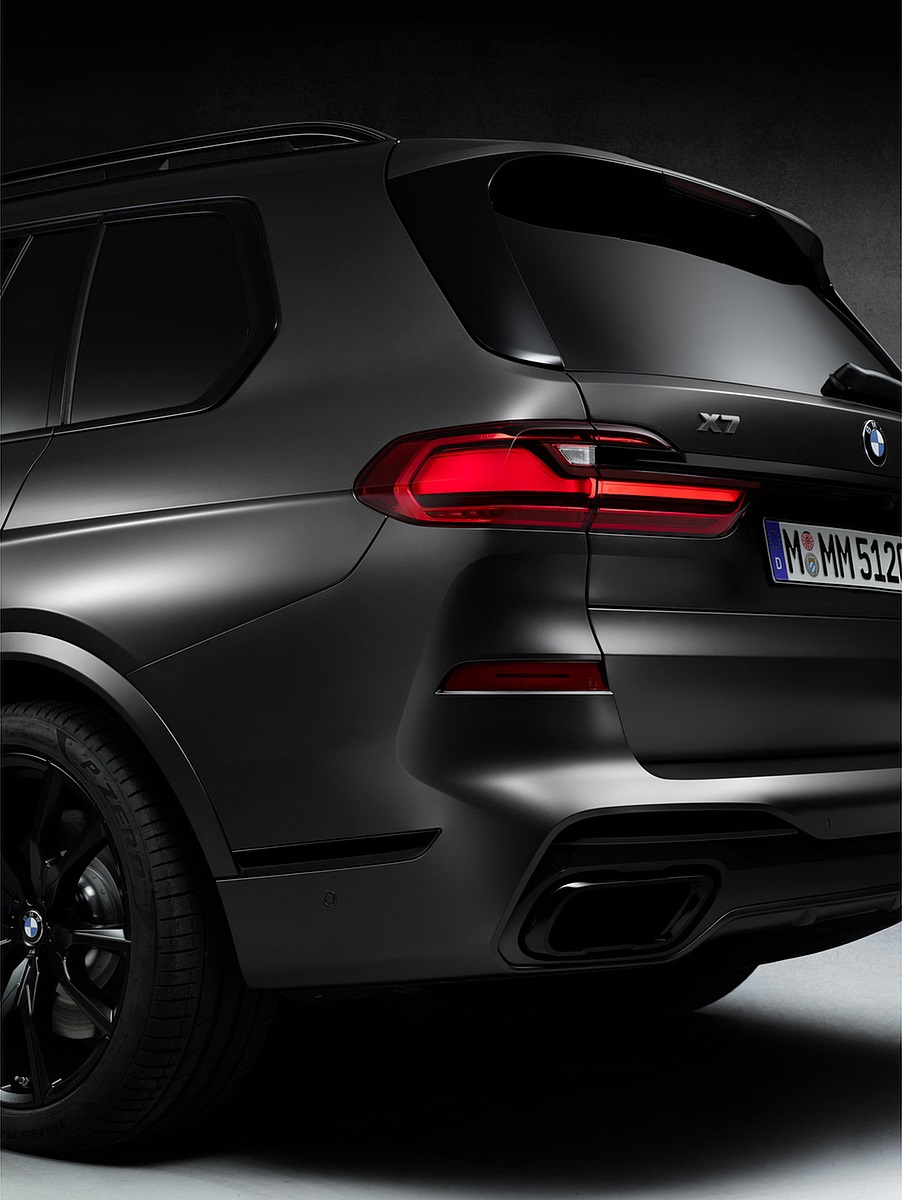 2021 BMW X7 Dark Shadow Edition Tail Light Wallpapers (8)