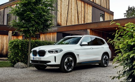 2021 BMW iX3 Front Three-Quarter Wallpapers 450x275 (26)