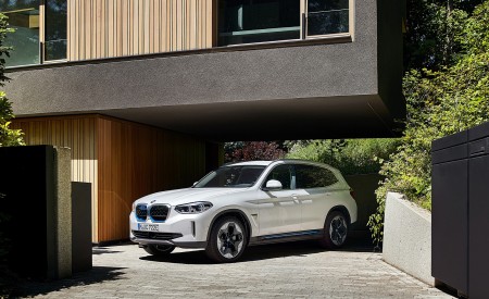 2021 BMW iX3 Front Three-Quarter Wallpapers 450x275 (19)