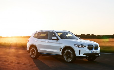 2021 BMW iX3 Front Three-Quarter Wallpapers 450x275 (7)