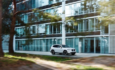 2021 BMW iX3 Front Three-Quarter Wallpapers 450x275 (12)