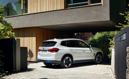 2021 BMW iX3 Rear Three-Quarter Wallpapers 450x275 (21)