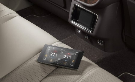 2021 Bentley Bentayga Hallmark Interior Detail Wallpapers 450x275 (30)