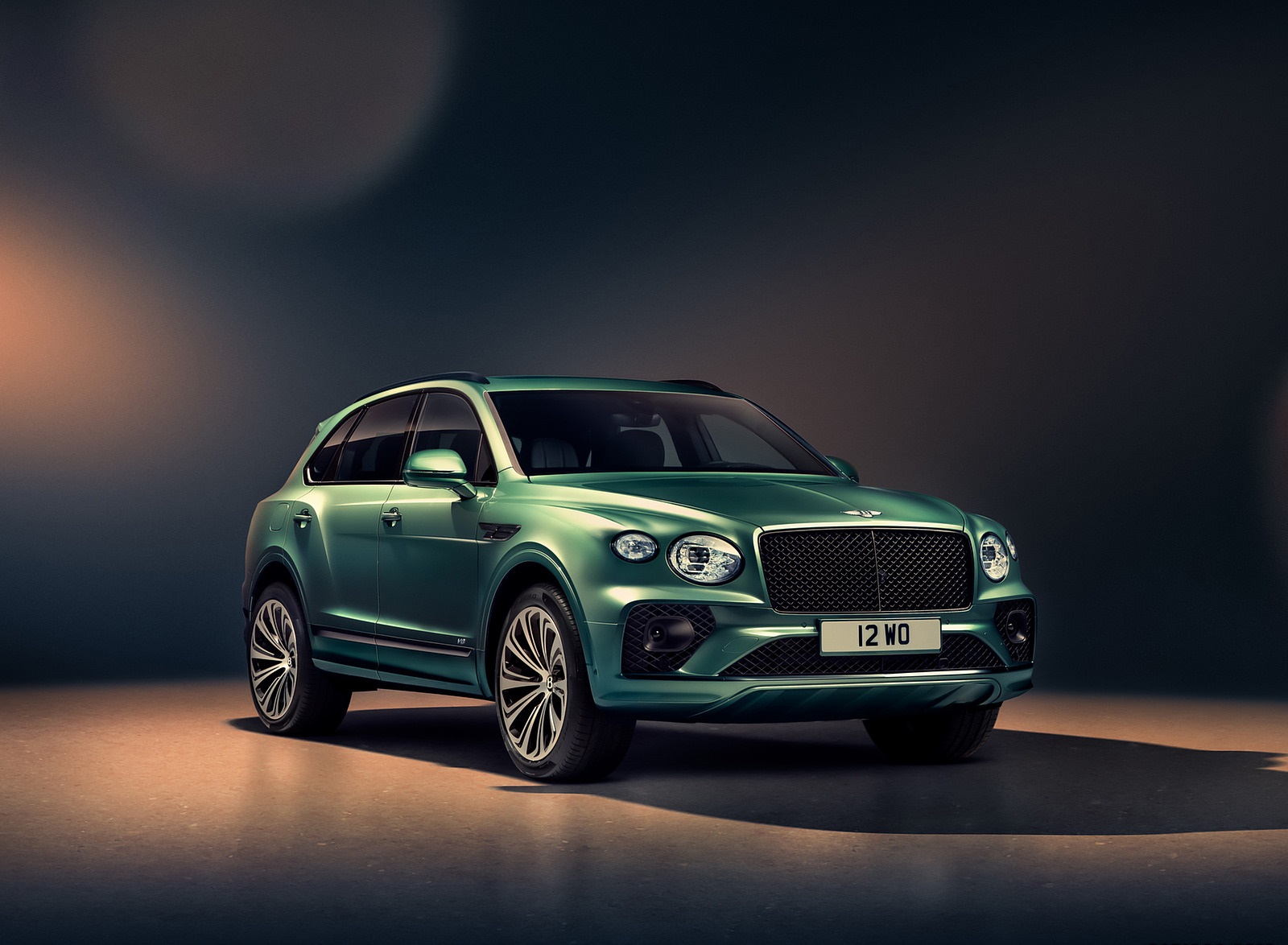 2021 Bentley Bentayga V8 (Color: Alpine Green) Front Three-Quarter Wallpapers (4)