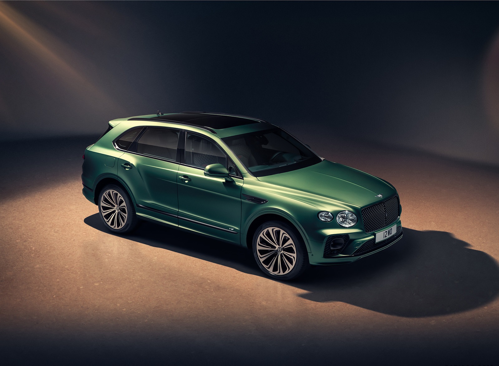 2021 Bentley Bentayga V8 (Color: Alpine Green) Front Three-Quarter Wallpapers (5)
