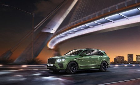 2021 Bentley Bentayga V8 (Color: Alpine Green) Front Three-Quarter Wallpapers 450x275 (3)