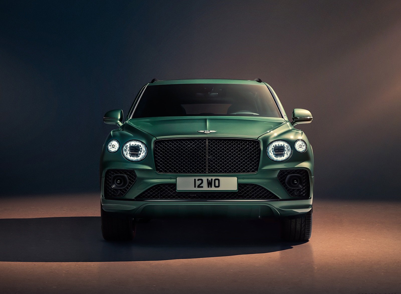 2021 Bentley Bentayga V8 (Color: Alpine Green) Front Wallpapers (6)