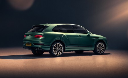 2021 Bentley Bentayga V8 (Color: Alpine Green) Rear Three-Quarter Wallpapers 450x275 (7)