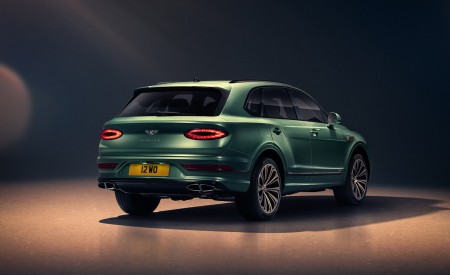 2021 Bentley Bentayga V8 (Color: Alpine Green) Rear Three-Quarter Wallpapers 450x275 (8)