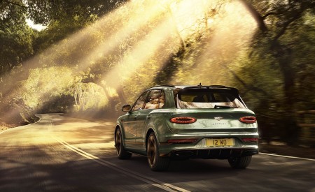 2021 Bentley Bentayga V8 (Color: Alpine Green) Rear Wallpapers 450x275 (2)
