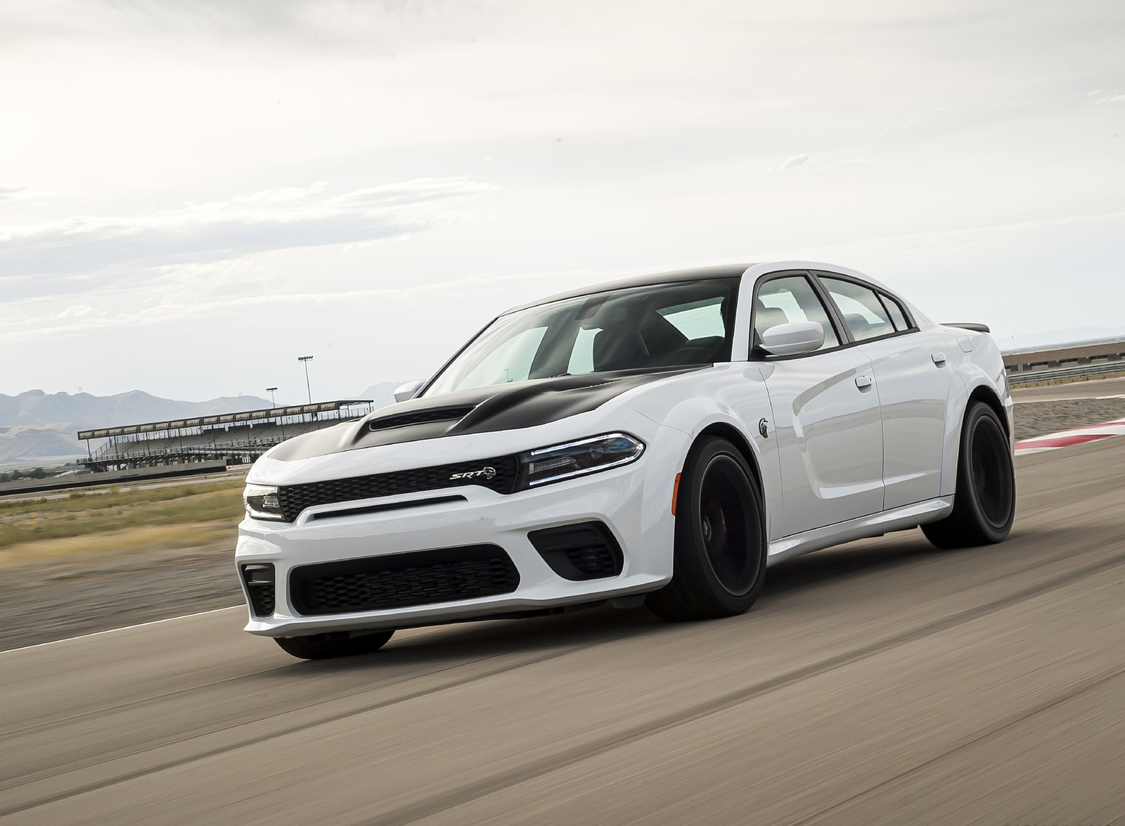 2021 Dodge Charger SRT Hellcat Redeye Front Three-Quarter Wallpapers (11)