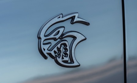 2021 Dodge Durango SRT Hellcat Badge Wallpapers 450x275 (82)