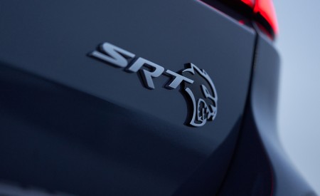 2021 Dodge Durango SRT Hellcat Badge Wallpapers 450x275 (31)