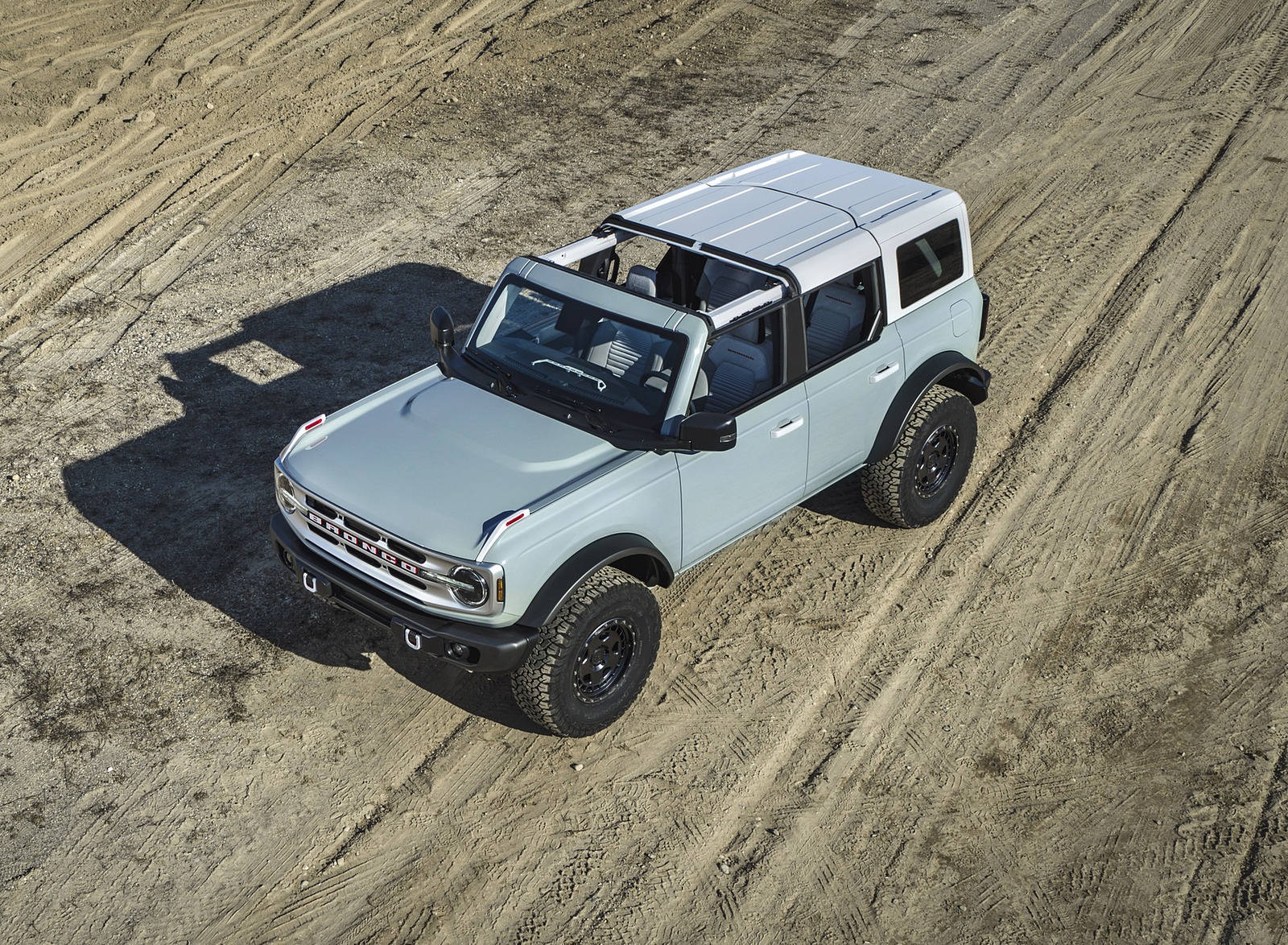 2021 Ford Bronco Badlands Four-Door (Color: Cactus Gray) Front Three-Quarter Wallpapers (11)