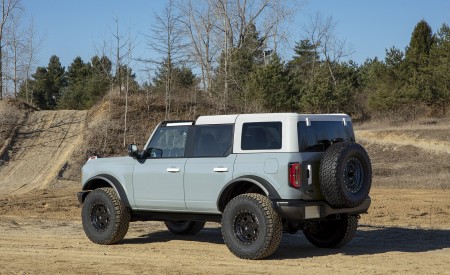 2021 Ford Bronco Badlands Four-Door (Color: Cactus Gray) Rear Three-Quarter Wallpapers  450x275 (7)