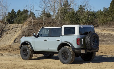 2021 Ford Bronco Badlands Four-Door (Color: Cactus Gray) Rear Three-Quarter Wallpapers  450x275 (8)