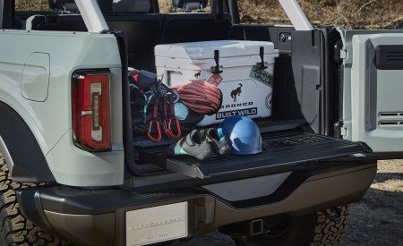 2021 Ford Bronco Badlands Four-Door (Color: Cactus Gray) Trunk Wallpapers  450x275 (19)