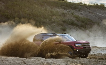 2021 Ford Bronco Sport Badlands (Color: Rapid Red Metallic Tinted Clearcoat) Off-Road Wallpapers  450x275 (14)