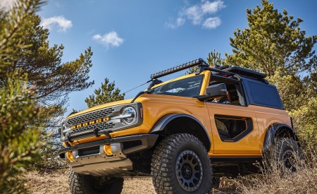 2021 Ford Bronco Two-Door (Color: Cyber Orange) Detail Wallpapers 450x275 (8)