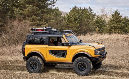 2021 Ford Bronco Two-Door (Color: Cyber Orange) Front Three-Quarter Wallpapers  450x275 (3)