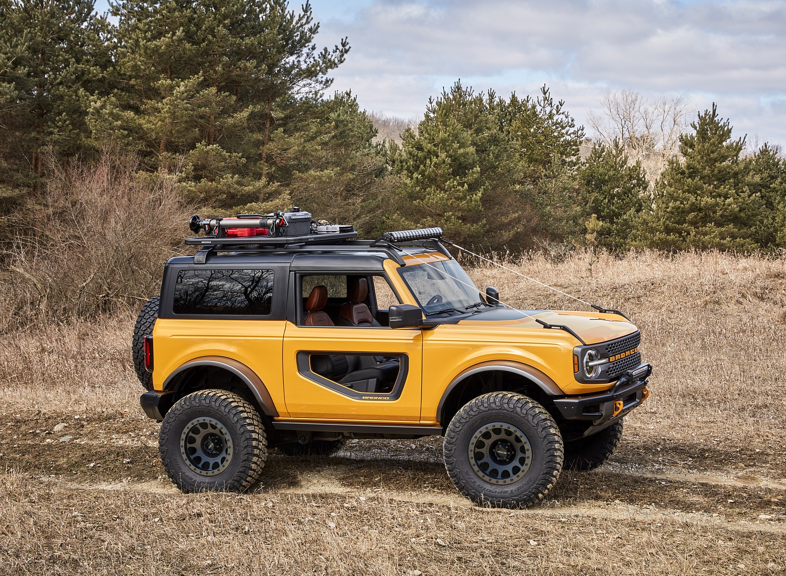 2021 Ford Bronco Two-Door (Color: Cyber Orange) Front Three-Quarter Wallpapers  #3 of 52