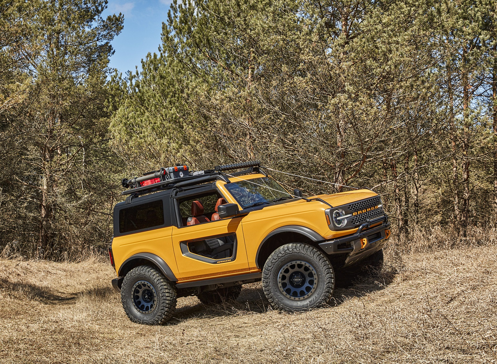 2021 Ford Bronco Two-Door (Color: Cyber Orange) Front Three-Quarter Wallpapers #4 of 52