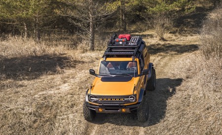 2021 Ford Bronco Two-Door (Color: Cyber Orange) Front Wallpapers 450x275 (5)