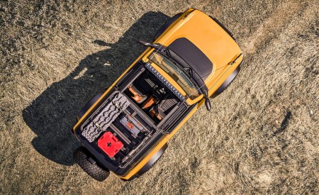 2021 Ford Bronco Two-Door (Color: Cyber Orange) Top Wallpapers 450x275 (11)